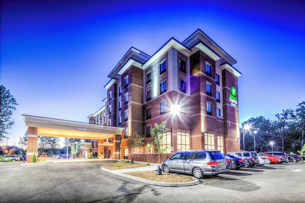 Holiday Inn Express & Suites CLEVELAND WEST - WESTLAKE by IHG 1