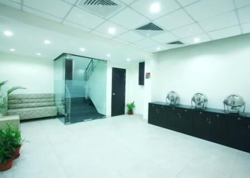 Karon Hotels - Lajpat Nagar 2