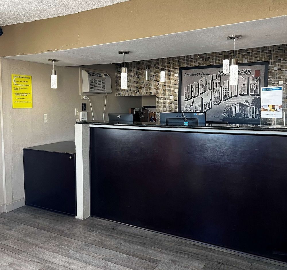 Econo Lodge Spring Lake near Fort Bragg 2