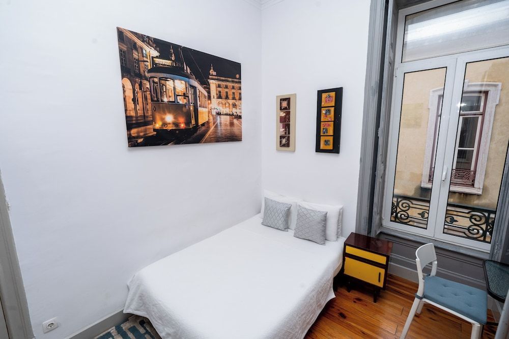 Studio apartment located central Lisbon 2