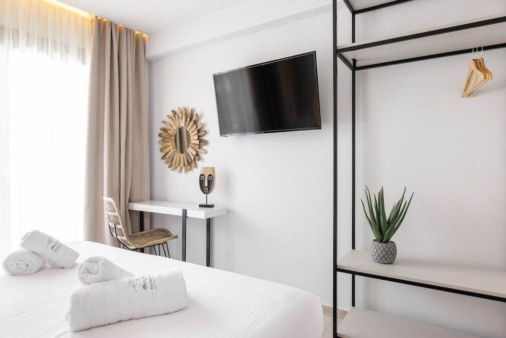 Amalthia Luxury Suites 2