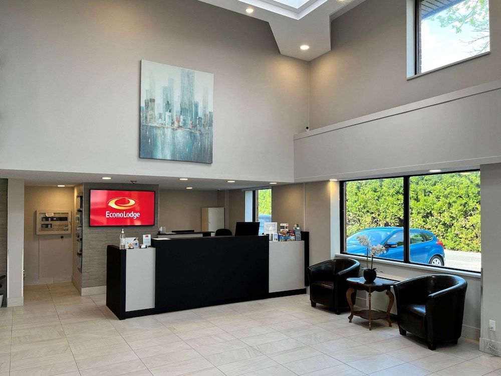 Econo Lodge Airport Quebec 2