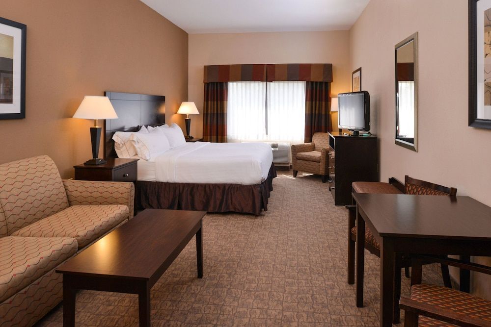 Holiday Inn Express & Suites BRIDGEPORT - CLARKSBURG by IHG 1