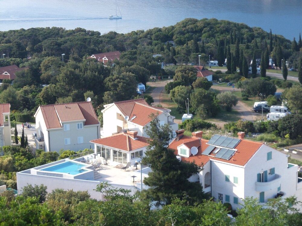 Villa Antea Apartments with Free Parking 1
