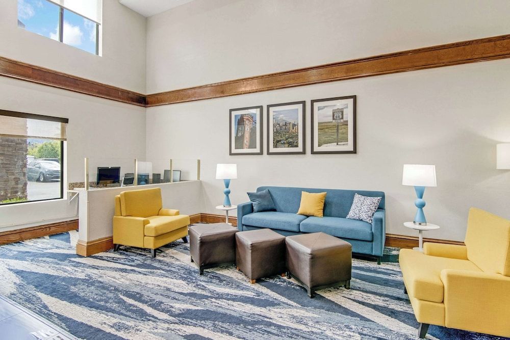 Comfort Suites near I-80 and I-94 2