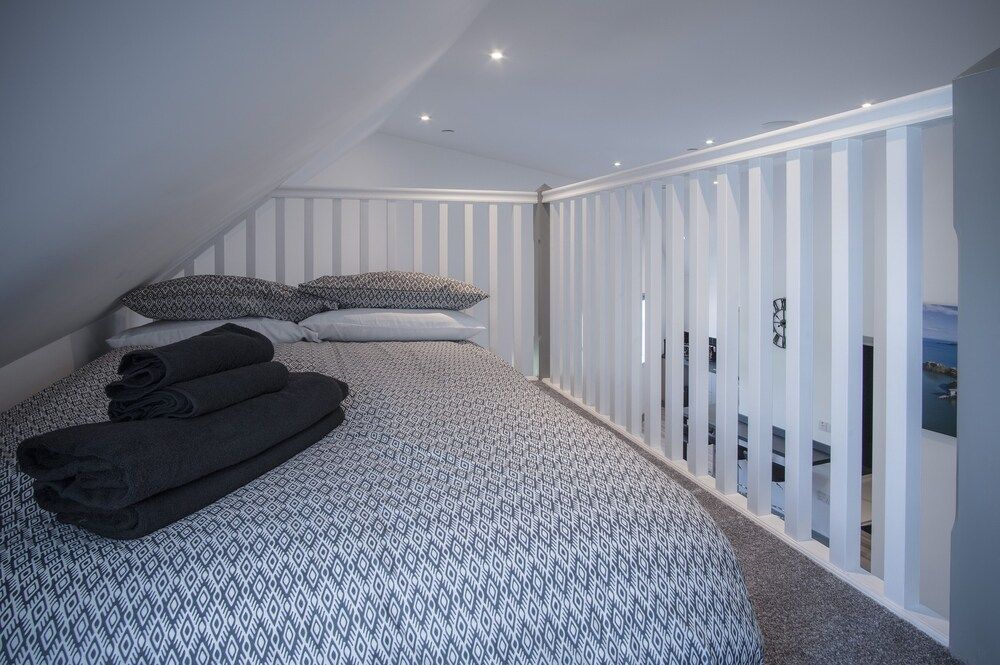 Four Seasons - 1 Bedroom - Tenby 2