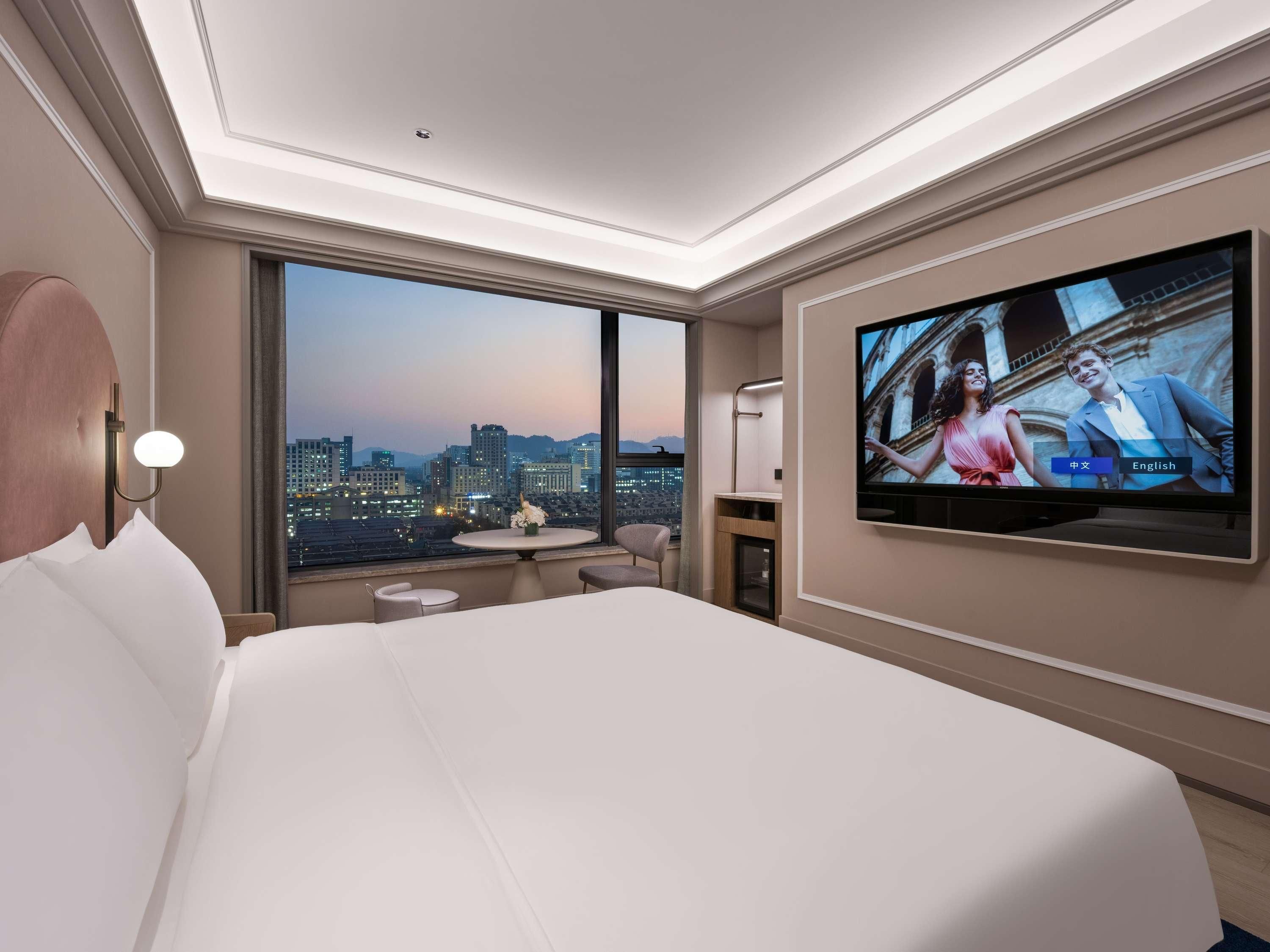 Mercure Hangzhou Wenyi Road 1