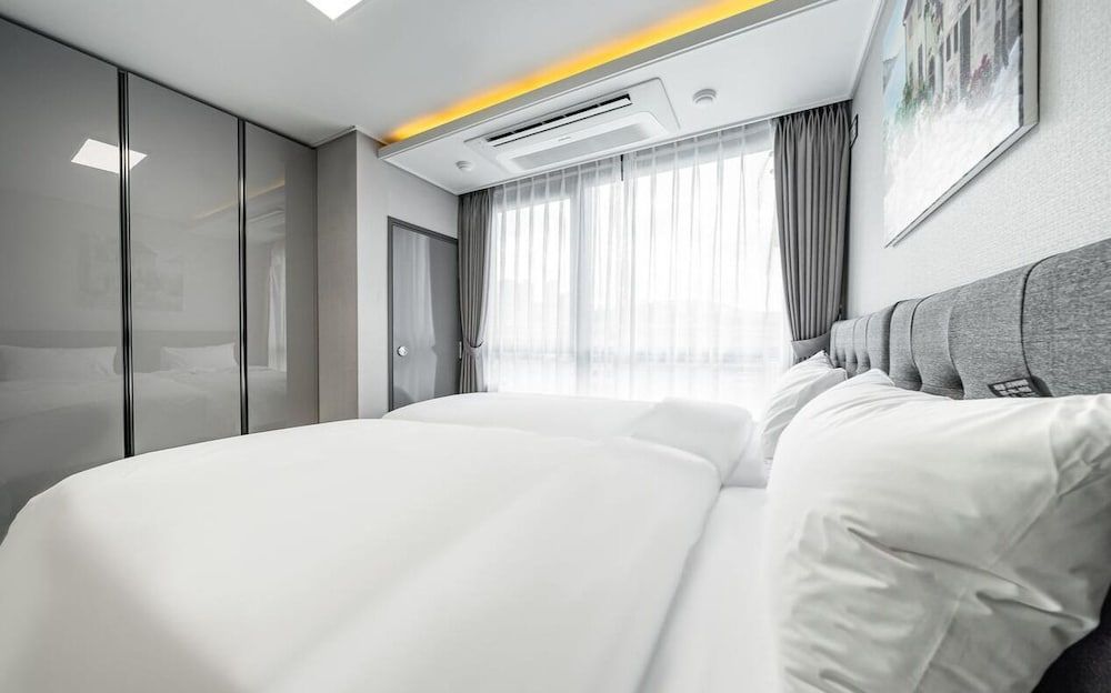Songjeong Blue Castle Hotel 2