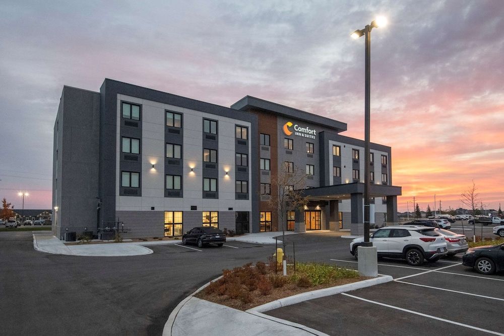 Comfort Inn & Suites 1