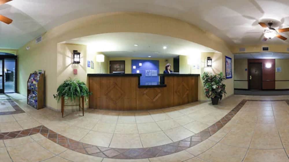 Holiday Inn Express & Suites BISHOP by IHG 2