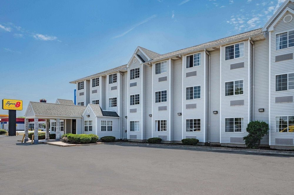 Super 8 by Wyndham Joliet 1