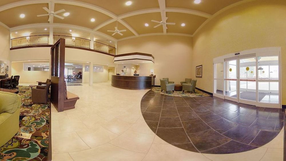 Comfort Suites near Hot Springs Park 2