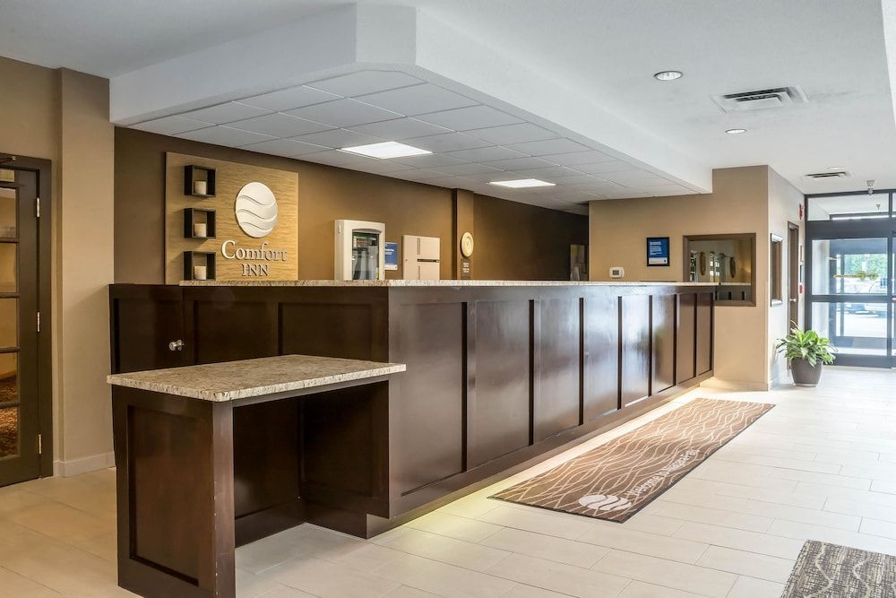 Comfort Inn The Pointe 2