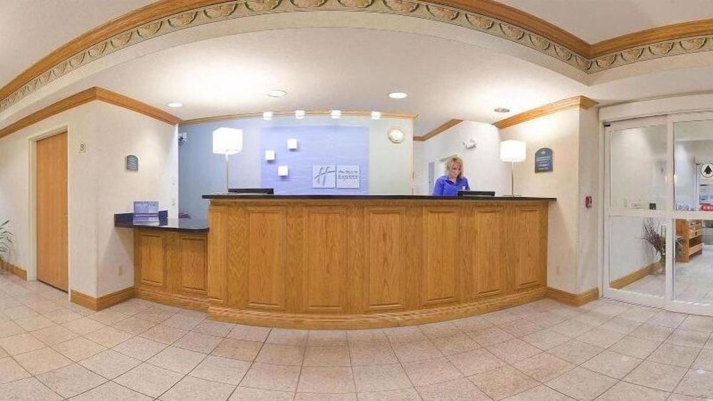 Holiday Inn Express & Suites CHARLOTTE by IHG 2