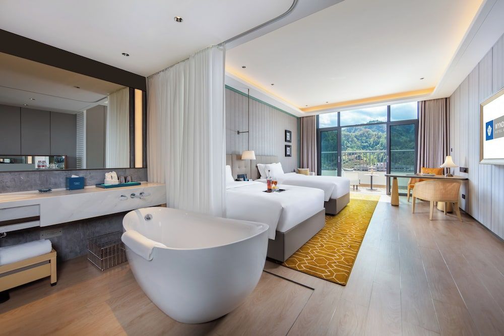 Wyndham Grand Plaza Royale Hot Springs Fenghuang 1