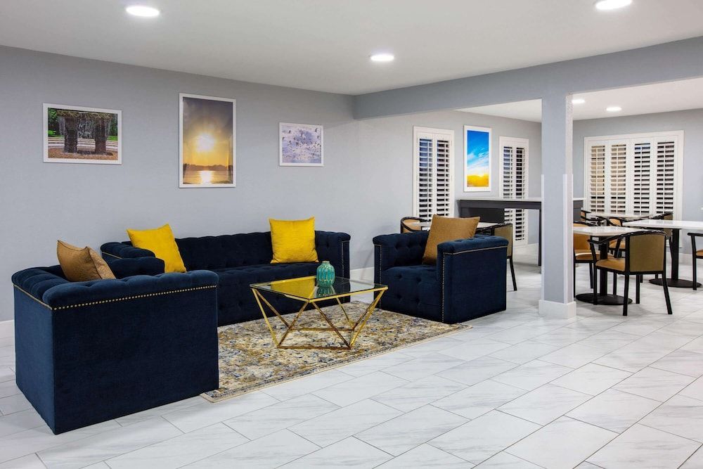 Days Inn by Wyndham Granbury 2