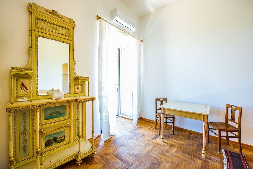 Amazing Sea View in Historic Building in Downtown by Wonderful Italy 2