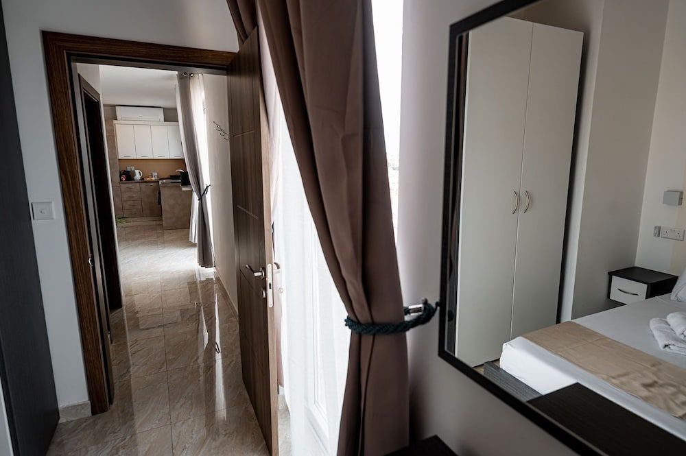 The Willows Penthouses with Jacuzzi 2