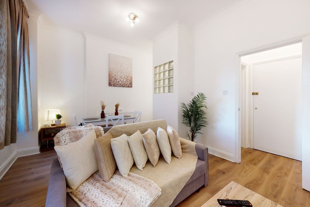 Park Lane Apartments Baker Street 2