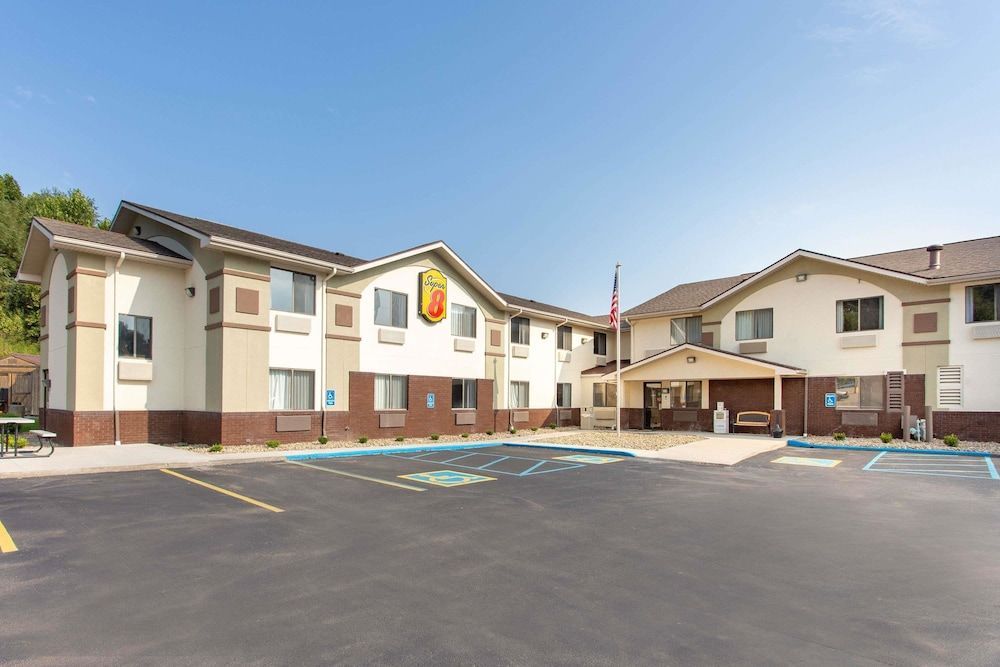 Super 8 by Wyndham Weston WV 1