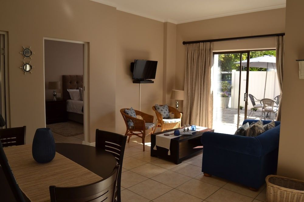 Caulfield Self Catering Apartment #SOLAR ENERGY - NO LOADSHEDDING 1