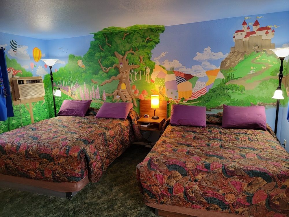 La Collage Inn 2