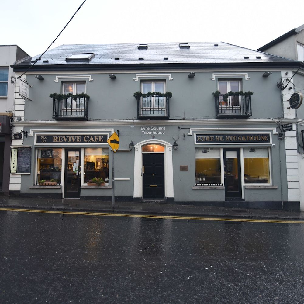 The Eyre Square Townhouse 1