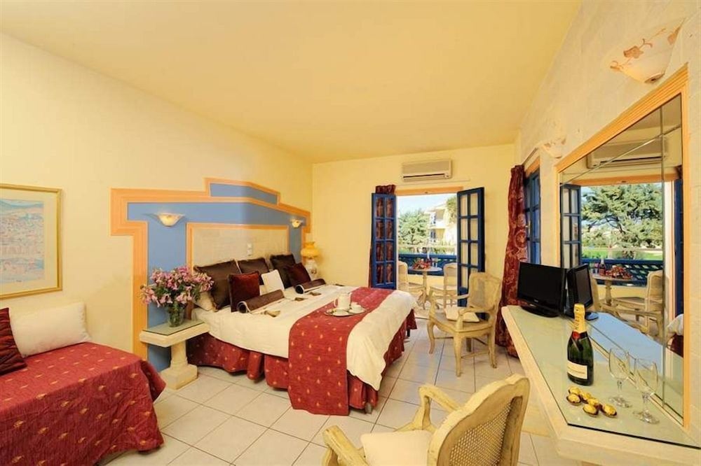 Parthenis Hotel & Suites 2