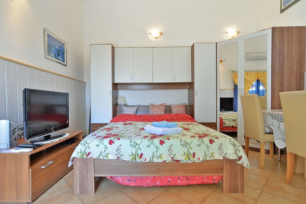 Apartment 1374 2