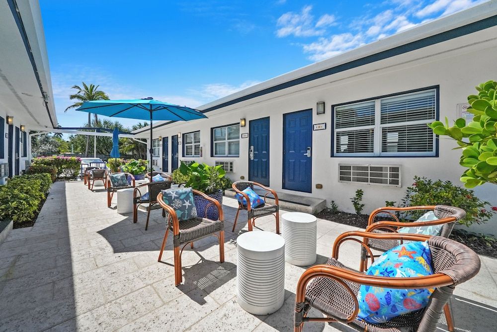 Hollywood Beach Suites and Hotel 1