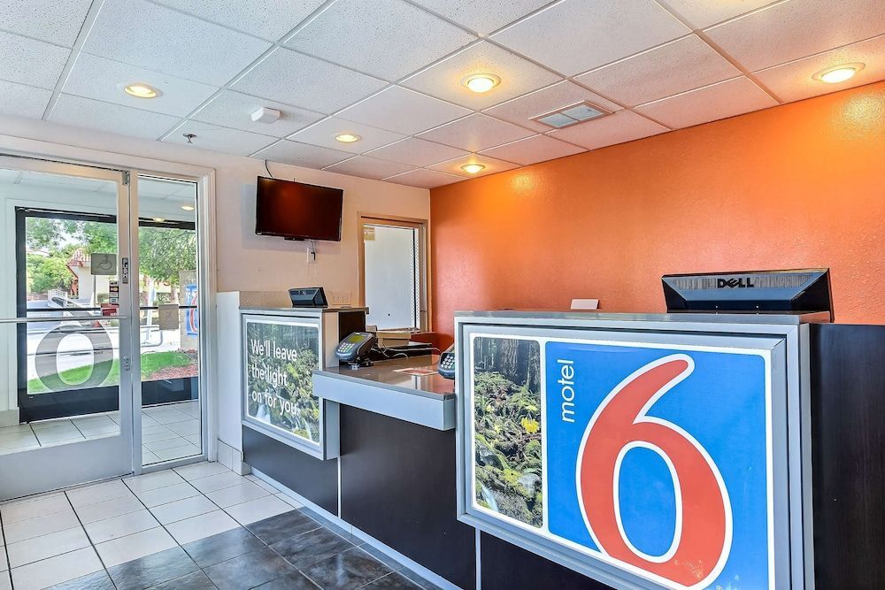 Motel 6 Pinole, CA 2