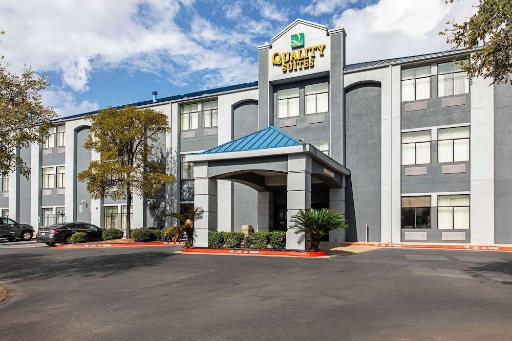 Quality Suites Austin South Street Elmo District 1