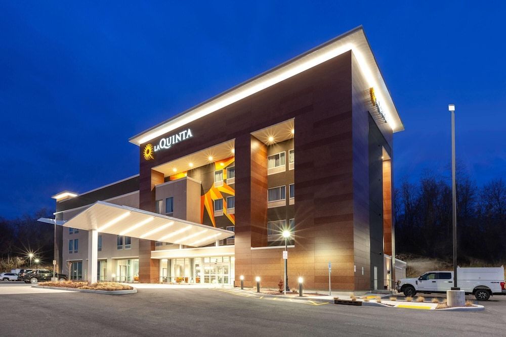 La Quinta Inn & Suites by Wyndham Middletown-Goshen 1