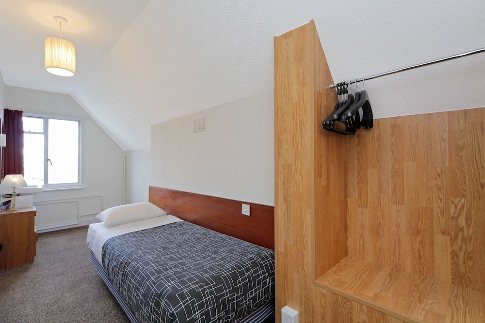 London Visitors Hotel 1