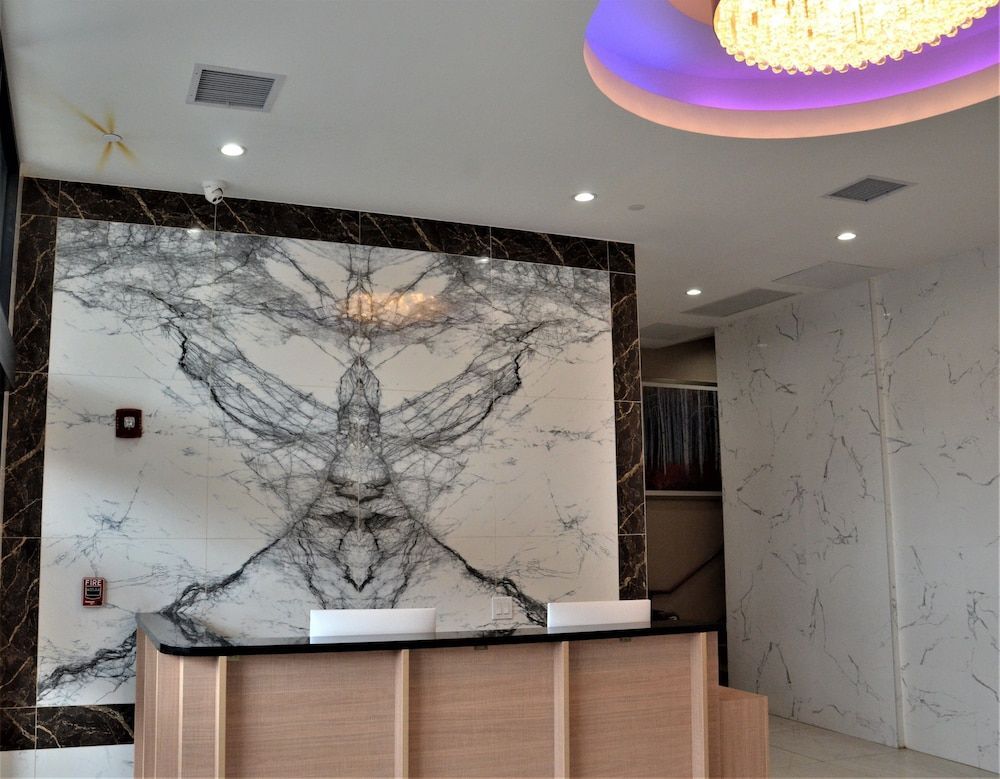 LIC Plaza Hotel 2