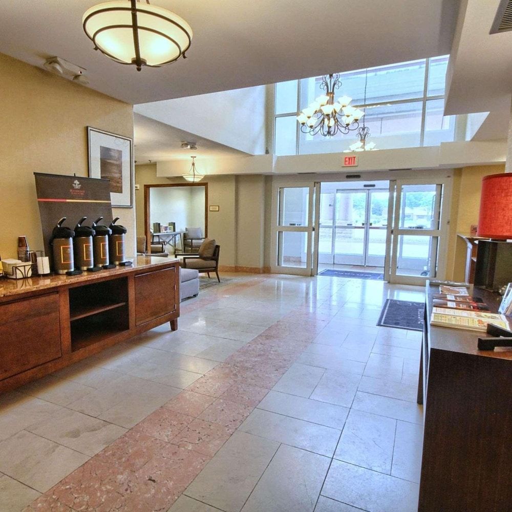 Country Inn & Suites by Radisson, Dearborn, MI 2