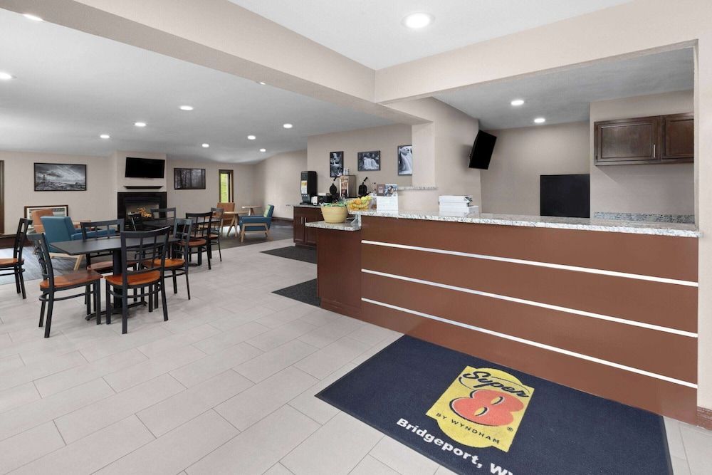Super 8 by Wyndham Bridgeport/Clarksburg Area 2