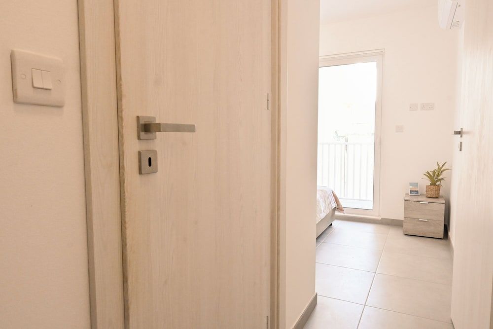 Camelia Seaview 1 Bd Apart In St Paul Bay 2