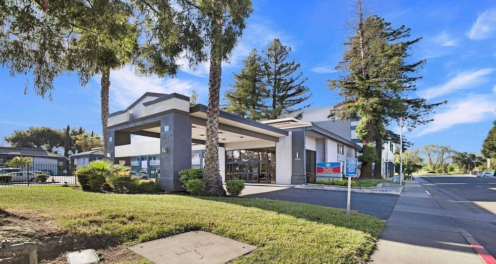 SureStay Plus Hotel by Best Western Sacramento North 1