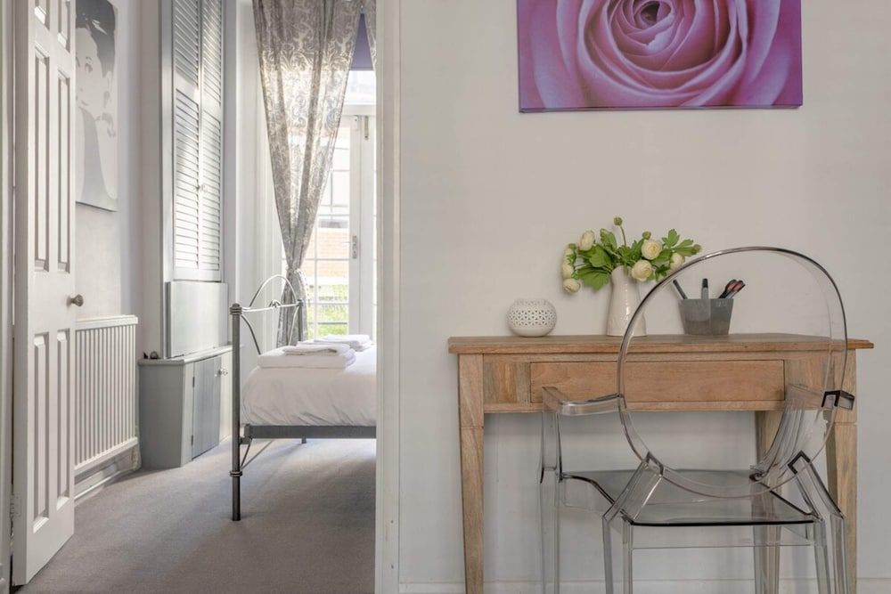 Stylish Apartment near Battersea Park 1