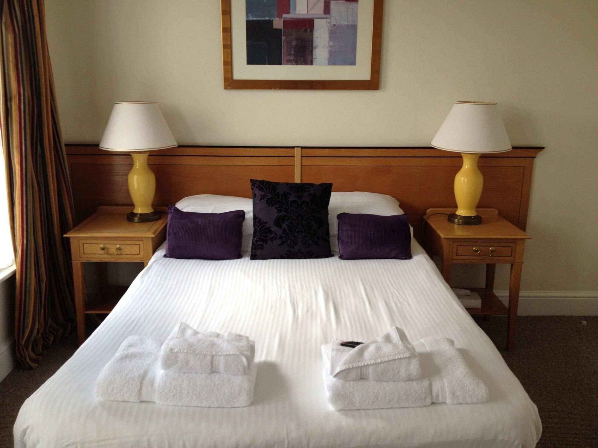 The Granby Hotel - Free Parking, Breakfast & Restaurant 2