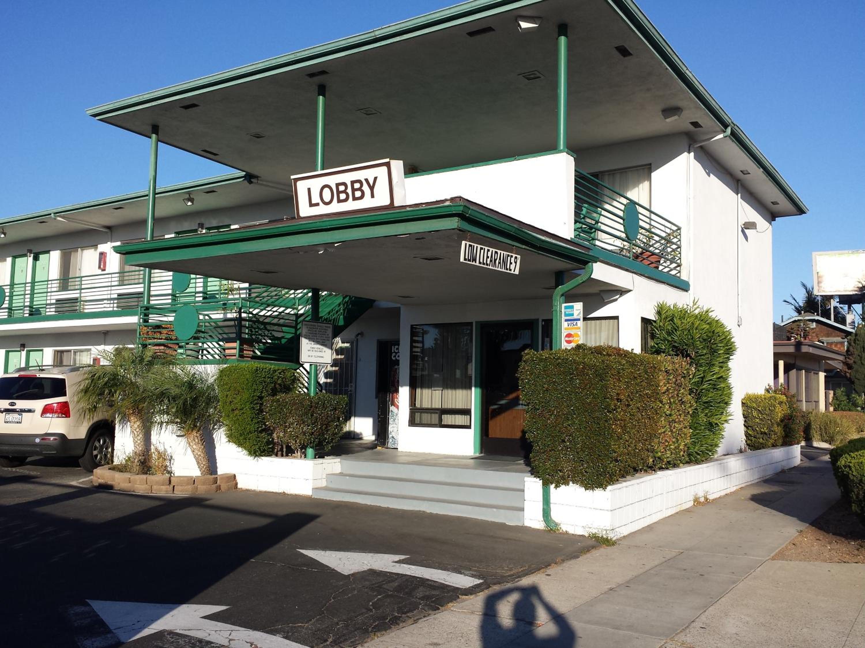 Travelers Beach Inn 1