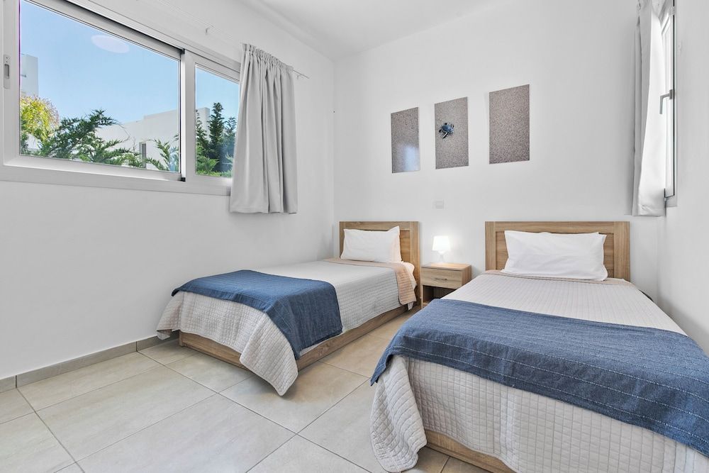 Sea Point Villas Luxury Villas with Private Pools in Coral Bay 2