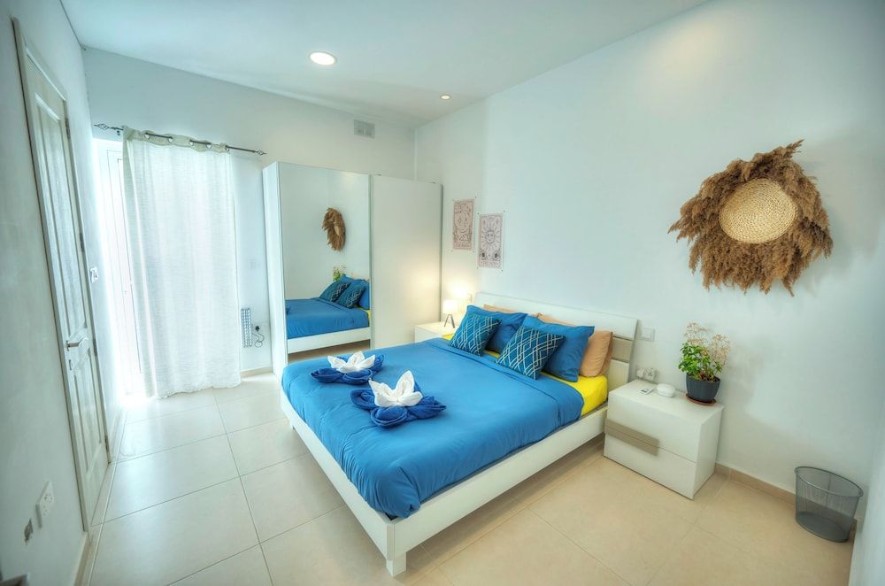 Seafront Sea View Maisonette with Yards 1