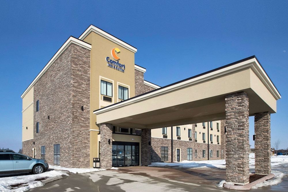 Comfort Inn & Suites Cedar Rapids CID Eastern Iowa Airport 1
