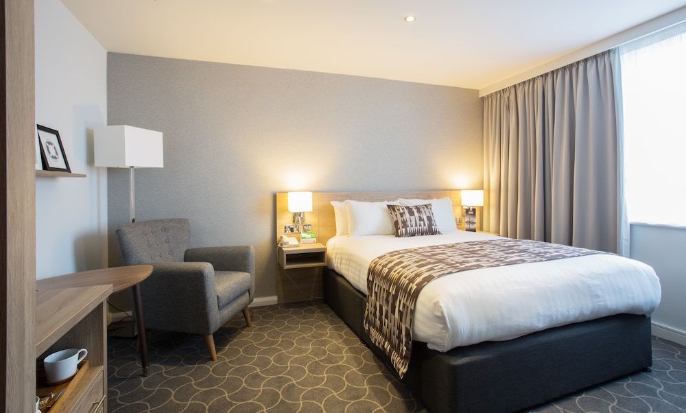 Holiday Inn ELLESMERE PORT - CHESHIRE OAKS by IHG 1