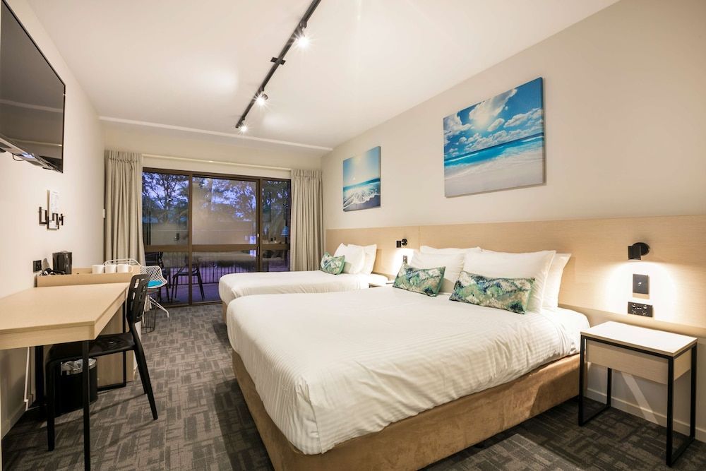 Nightcap at Kawana Waters Hotel 1