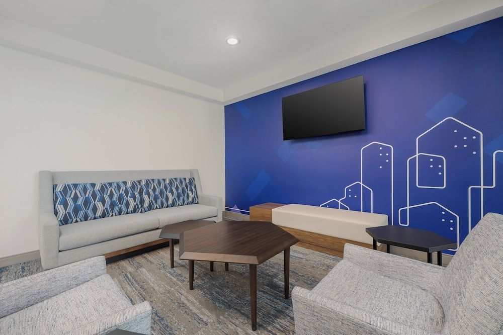 Holiday Inn Express & Suites Alexandria by IHG 2