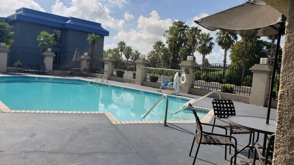 Red Roof Inn Port Allen West LSU Stadium 1