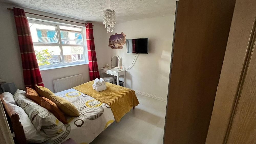Stunning 3-bed Apartment in Croydon 2